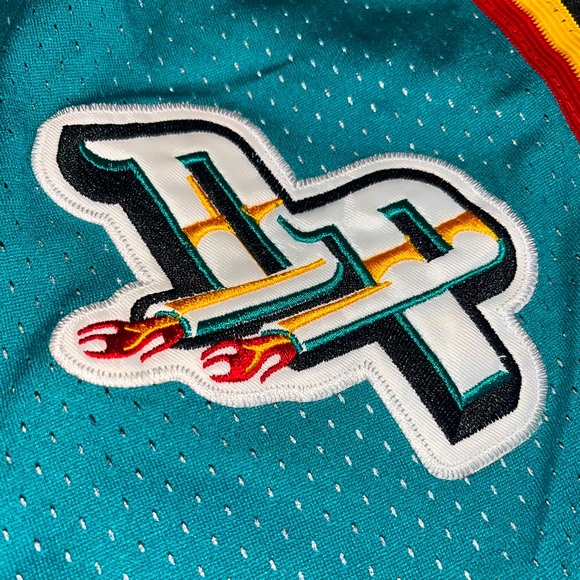 Men’s Detroit Pistons Retro NBA Throwback 1998-99 Just Don Basketball Shorts - Picture 5 of 8